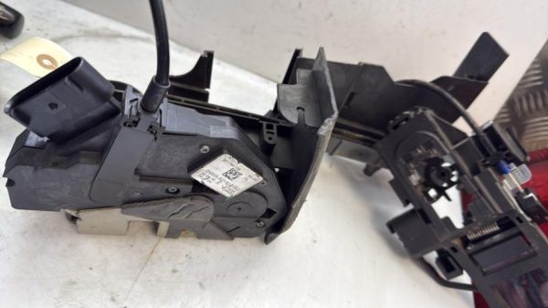 Serrure avant droit FORD FOCUS 3 PHASE 2 Diesel - Image 1