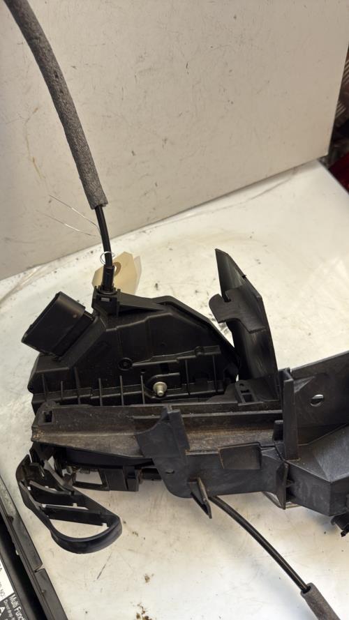 Serrure avant gauche FORD FOCUS 3 PHASE 2 Diesel - Image 2