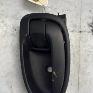 Poignee interieur avant droit TOYOTA YARIS 2 PHASE 1 Essence - Image 1