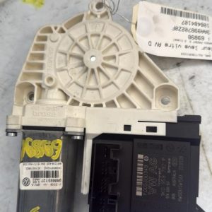 Moteur leve vitre avant droit VOLKSWAGEN PASSAT 5 Diesel - Image 1
