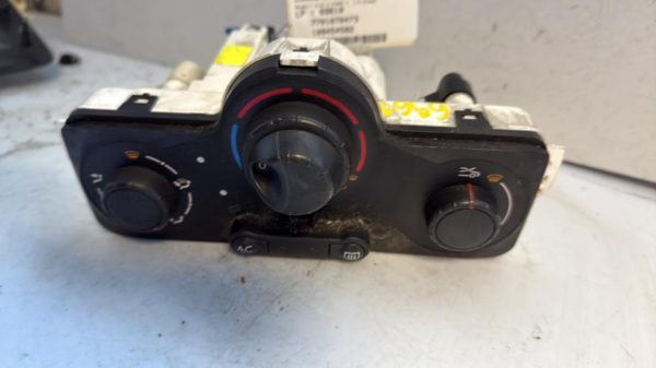Commande chauffage RENAULT CLIO 3 PHASE 1 Diesel - Image 3