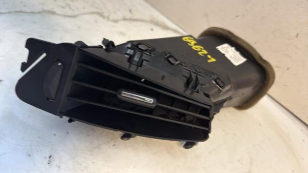 Aerateur tableau de bord avant gauche OPEL ASTRA J PHASE 2 Essence - Image 1