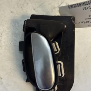 Poignee interieur arriere droit PEUGEOT 206+ Essence - Image 1