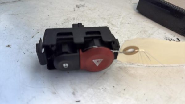 Bouton de warning RENAULT CLIO 3 PHASE 1 Diesel - Image 1