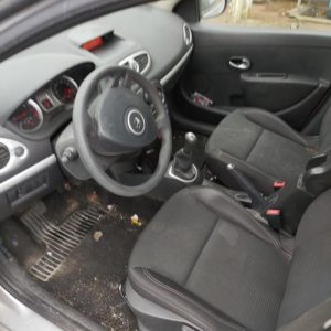 Pare boue avant gauche RENAULT CLIO 3 PHASE 2 Diesel - Image 1