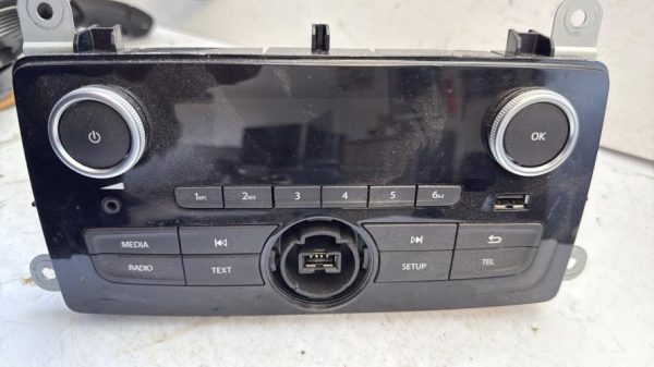 Autoradio d'origine RENAULT CLIO 4 PHASE 2 Essence - Image 1