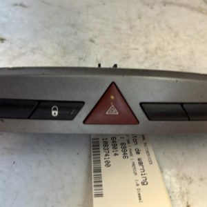 Bouton de warning PEUGEOT 308 1 PHASE 1 Diesel - Image 1