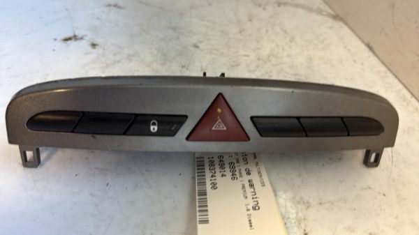 Bouton de warning PEUGEOT 308 1 PHASE 1 Diesel - Image 1