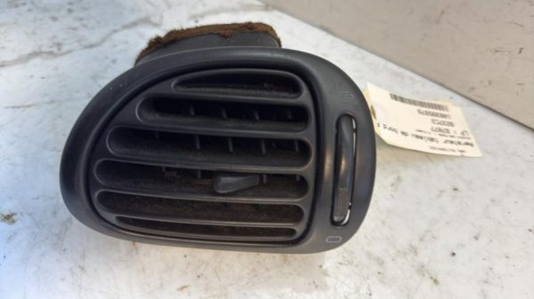 Aerateur tableau de bord avant gauche PEUGEOT 206 PHASE 1 Diesel - Image 1