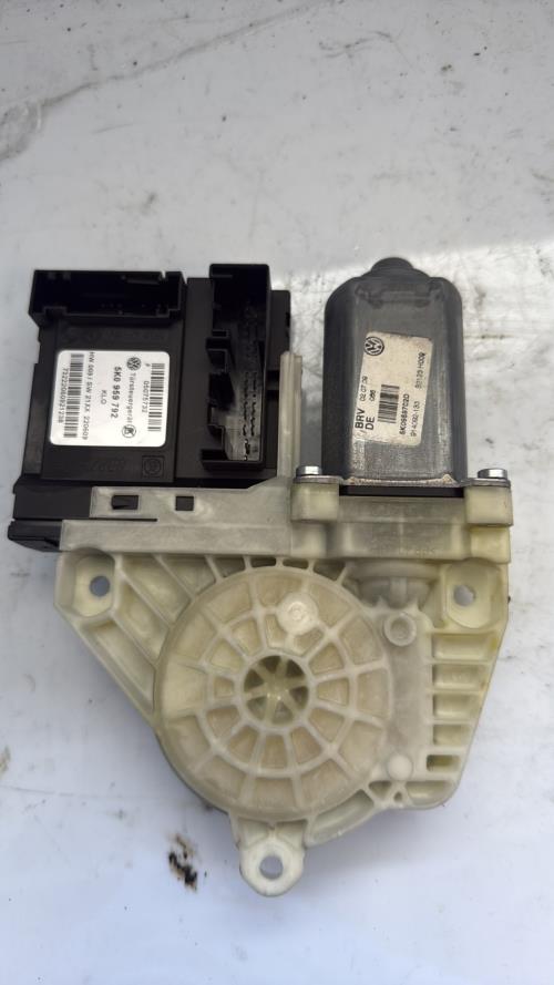 Moteur leve vitre avant droit VOLKSWAGEN GOLF 6 Essence - Image 1