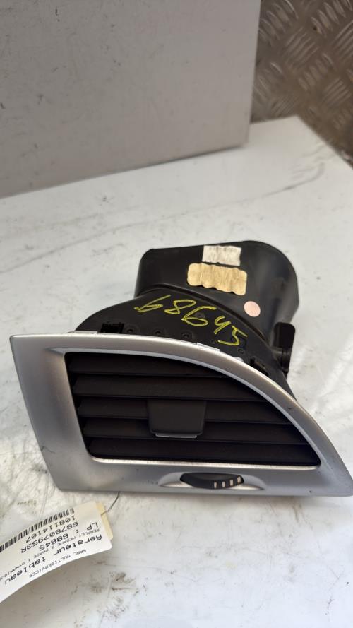 Aerateur tableau de bord avant gauche RENAULT MEGANE 3 PHASE 1 Diesel - Image 3