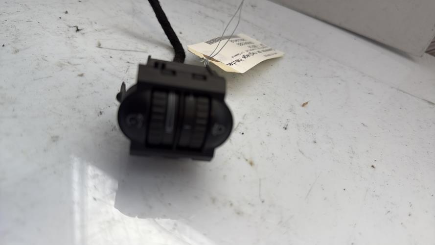 Commande de reglage hauteur de phare VOLKSWAGEN GOLF 6 Essence - Image 3