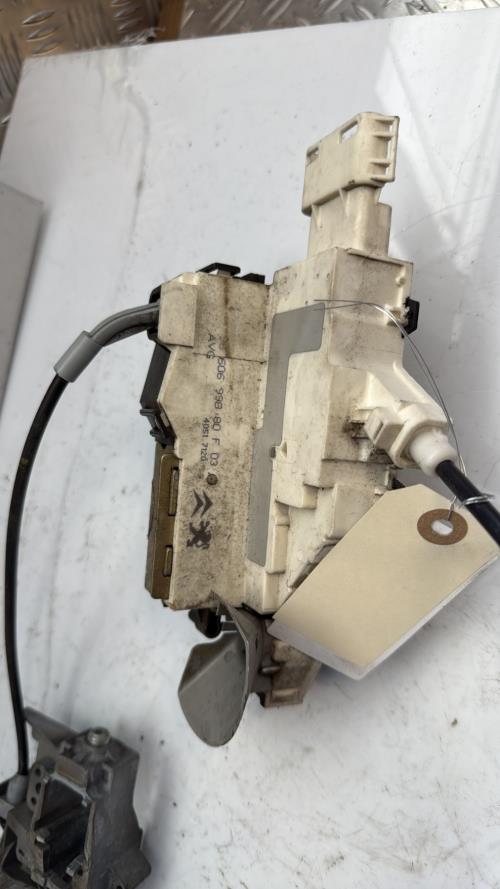 Serrure avant gauche CITROEN C4 1 PHASE 1 Diesel - Image 3