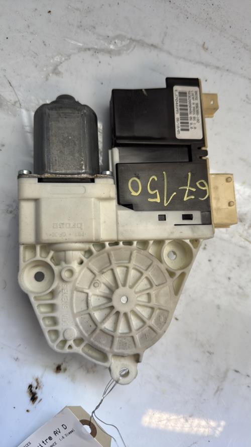 Moteur leve vitre avant droit CITROEN C4 1 PHASE 1 Diesel - Image 3