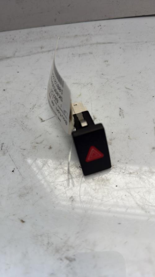 Bouton de warning VOLKSWAGEN GOLF 6 Essence - Image 3