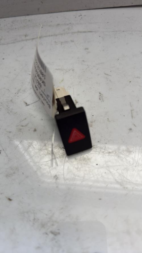 Bouton de warning VOLKSWAGEN GOLF 6 Essence - Image 4