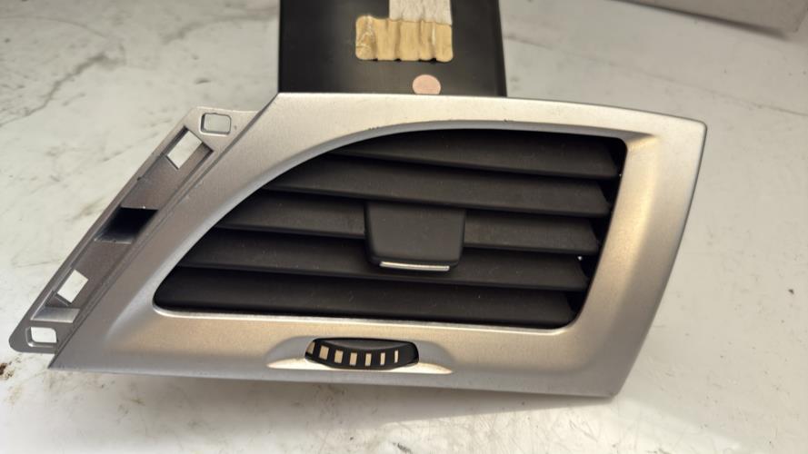 Aerateur tableau de bord avant droit RENAULT MEGANE 3 PHASE 1 Diesel - Image 1