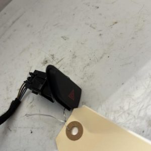Bouton de warning RENAULT CLIO 4 PHASE 2 Essence - Image 1