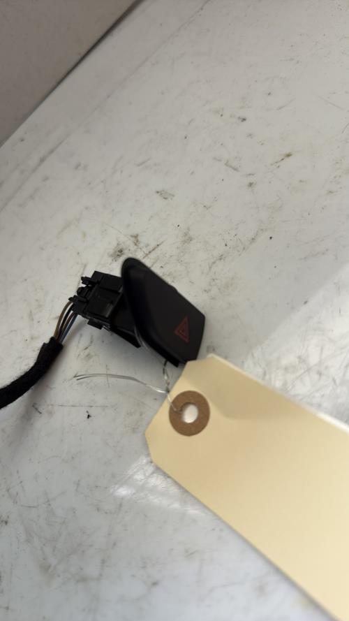 Bouton de warning RENAULT CLIO 4 PHASE 2 Essence - Image 2