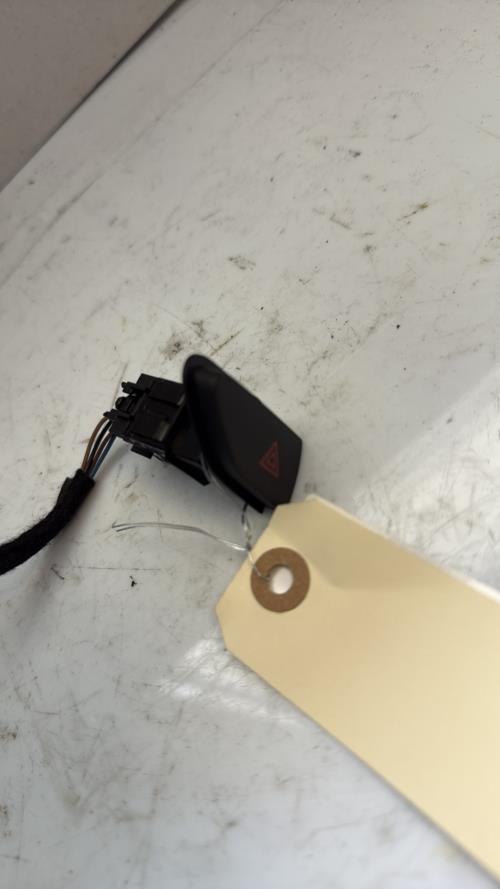 Bouton de warning RENAULT CLIO 4 PHASE 2 Essence - Image 3