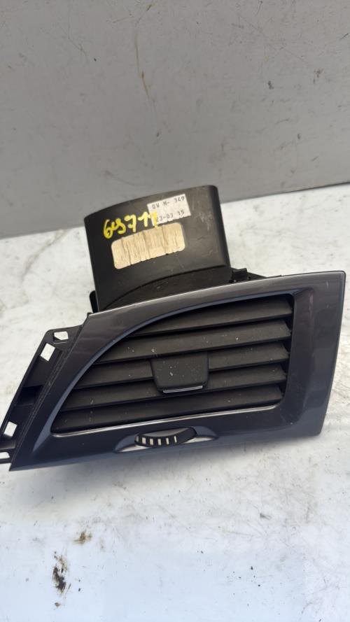 Aerateur tableau de bord avant droit RENAULT MEGANE 3 PHASE 3 Diesel - Image 3