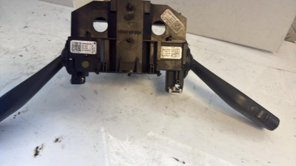 Com (Bloc Contacteur Tournant+Commodo Essuie Glace+Commodo Phare) VOLKSWAGEN TOURAN 1 PHASE 1 Diesel - Image 1