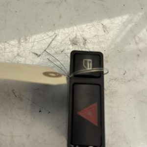 Bouton de warning BMW SERIE 3 E46 PHASE 1 Diesel - Image 1