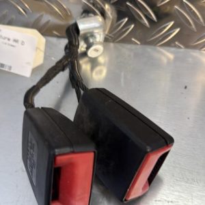 Attache ceinture arriere droit VOLKSWAGEN POLO 5 PHASE 1 Diesel - Image 1