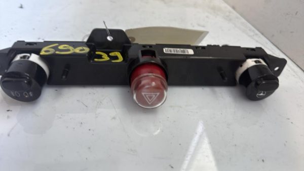 Bouton de warning FIAT 500 2 PHASE 1 Essence - Image 1