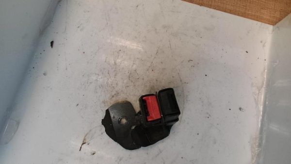 Attache ceinture arriere gauche RENAULT CLIO 2 PHASE 2 Diesel - Image 3