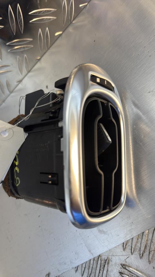 Aerateur tableau de bord CITROEN C3 PICASSO PHASE 1 Diesel - Image 4