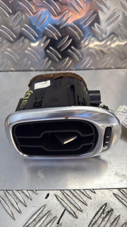 Aerateur tableau de bord CITROEN C3 PICASSO PHASE 1 Diesel - Image 1