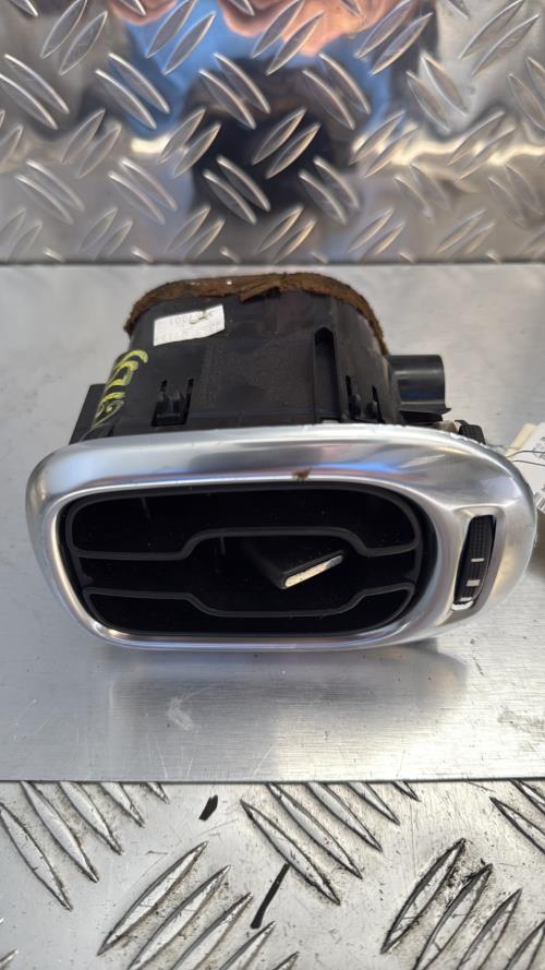 Aerateur tableau de bord CITROEN C3 PICASSO PHASE 1 Diesel - Image 4