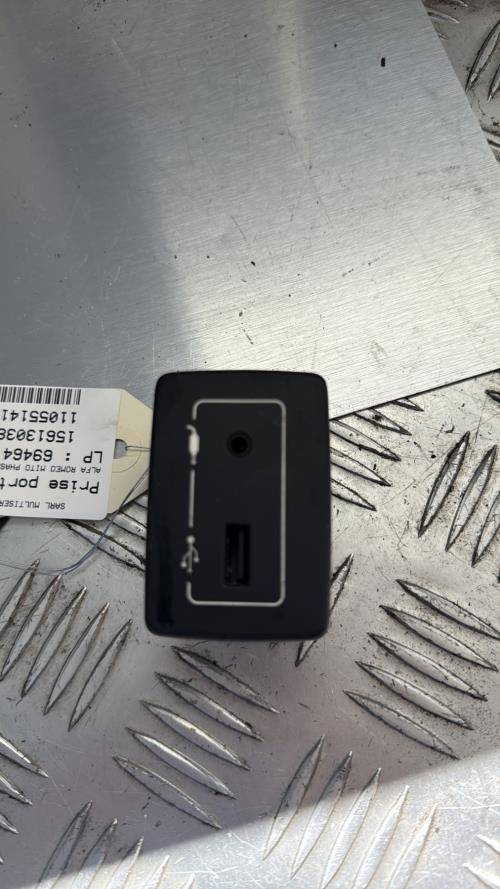 Prise port USB ALFA ROMEO MITO PHASE 1 Essence - Image 2