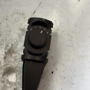 Bouton/Interrupteur PEUGEOT 5008 1 PHASE 2 Diesel - Image 1