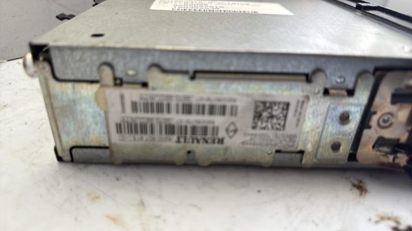 Autoradio d'origine RENAULT CLIO 3 PHASE 1 Diesel - Image 2