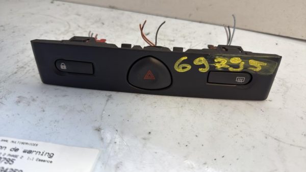 Bouton de warning RENAULT CLIO 2 PHASE 2 Essence - Image 3