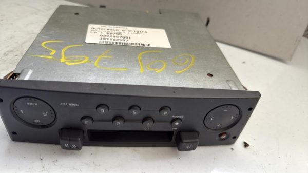 Autoradio d'origine RENAULT CLIO 2 PHASE 2 Essence - Image 1