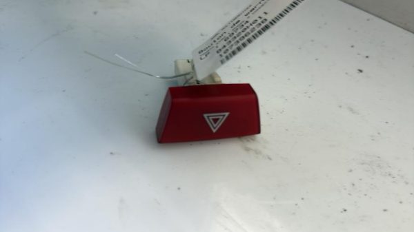 Bouton de warning TOYOTA AYGO 1 PHASE 2 Essence - Image 2
