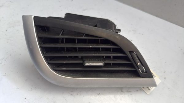 Aerateur tableau de bord avant gauche PEUGEOT 207 PHASE 1 Diesel - Image 2
