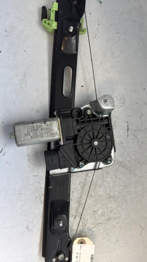 Leve vitre electrique arriere gauche BMW SERIE 1 E87 PHASE 2 Diesel - Image 1