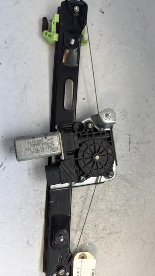 Leve vitre electrique arriere gauche BMW SERIE 1 E87 PHASE 2 Diesel - Image 3