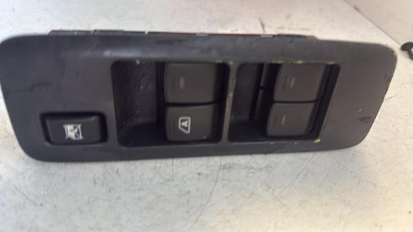 Interrupteur de leve vitre avant gauche NISSAN QASHQAI 1 PHASE 1 Diesel - Image 1