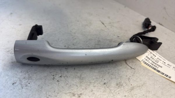Poignee porte avant droit RENAULT CLIO 4 PHASE 1 Diesel - Image 1