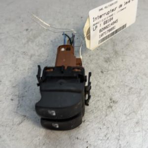 Interrupteur de leve vitre avant gauche RENAULT CLIO 3 PHASE 1 Essence - Image 1