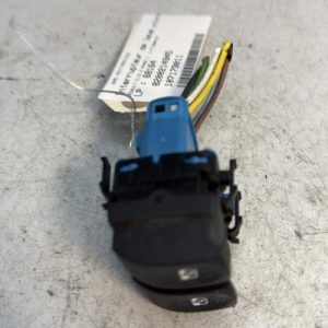 Interrupteur de leve vitre avant gauche RENAULT CLIO 3 PHASE 1 Essence - Image 1
