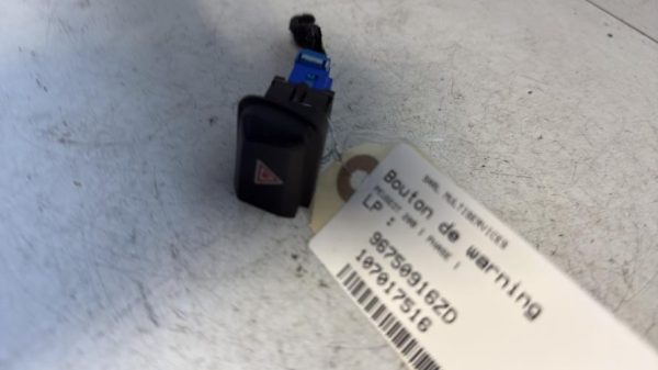Bouton de warning PEUGEOT 208 1 PHASE 1 - Image 2
