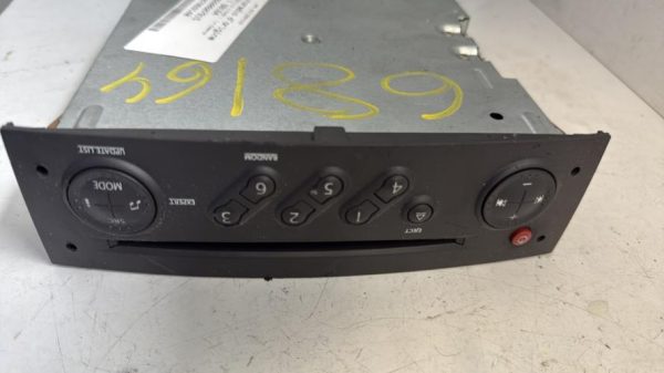 Autoradio d'origine RENAULT CLIO 3 PHASE 1 Essence - Image 1