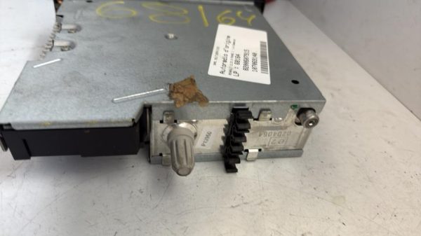 Autoradio d'origine RENAULT CLIO 3 PHASE 1 Essence - Image 3