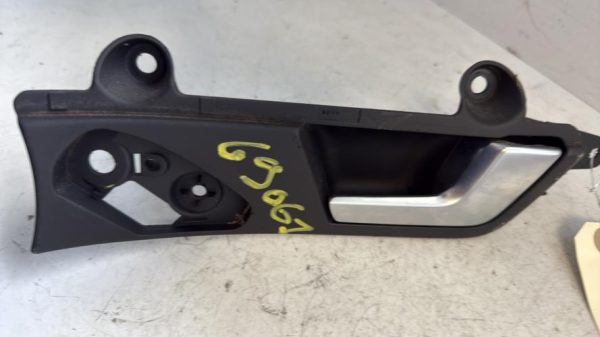 Poignee interieur avant droit AUDI A4 2 CABRIO PHASE 2 Essence - Image 1